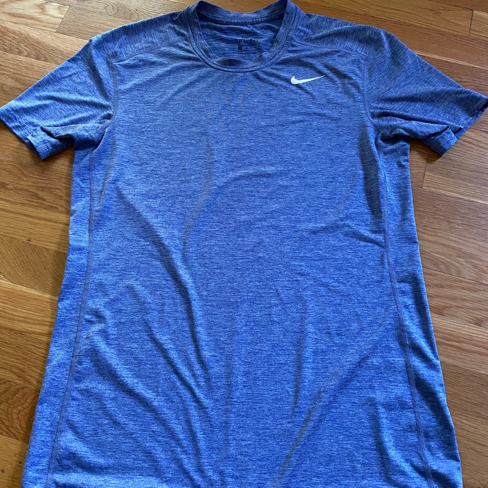 Men’s Nike dry fit shirt size M
